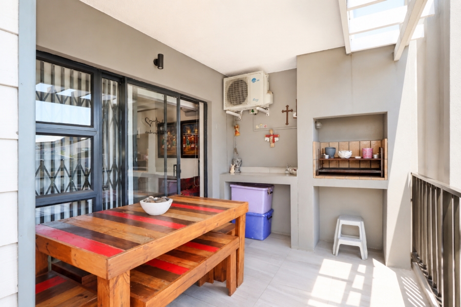 2 Bedroom Property for Sale in Table View Western Cape